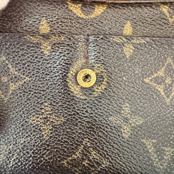 - Louis Vuitton, authentic Sarah monogram vintage wallet - Picture 11 of 17